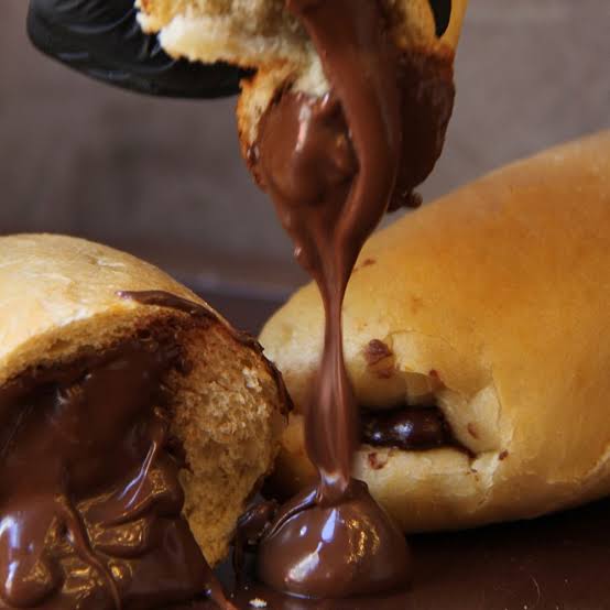 Domicao — brioche relleno de chocolate